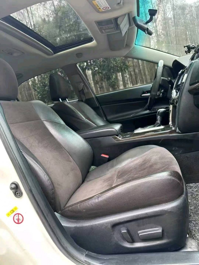 金华16年丰田锐志8