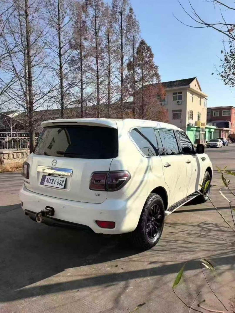 济宁17年日产途乐7