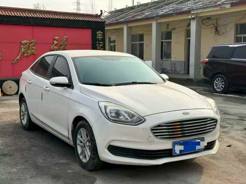 淄博19年福特福睿斯2