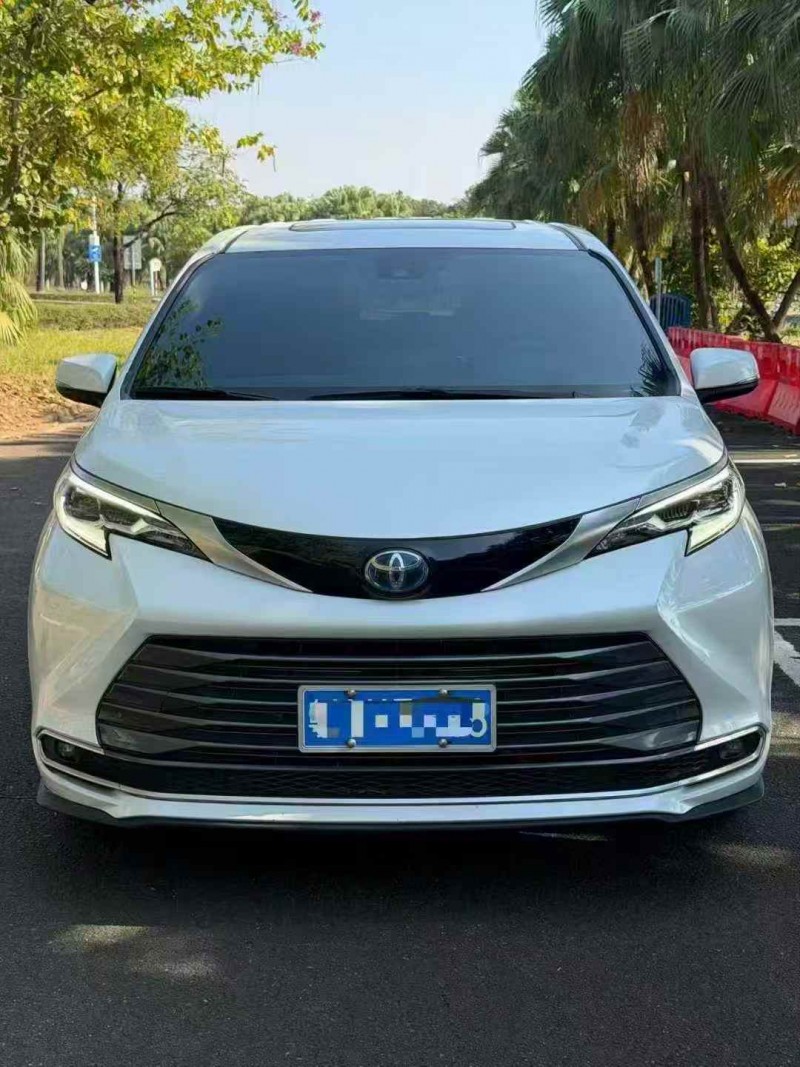 广州22年丰田塞纳1