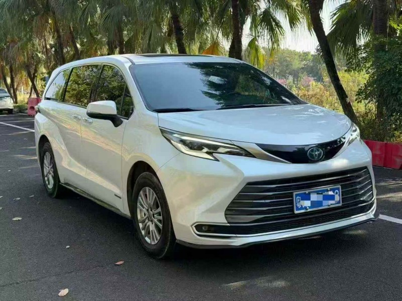 广州22年丰田塞纳3