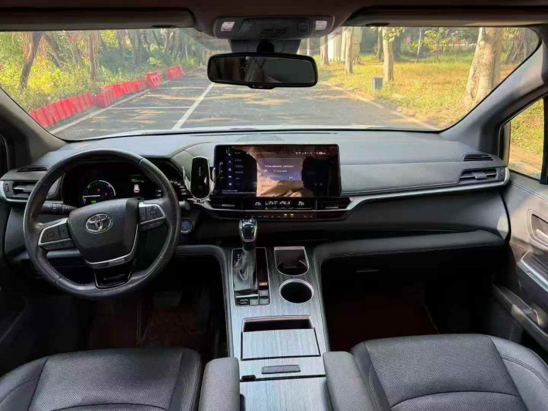 广州22年丰田塞纳5