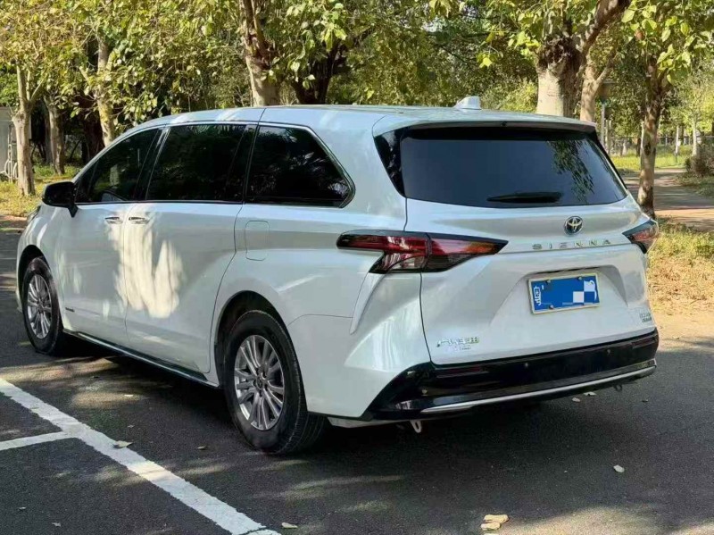 广州22年丰田塞纳7