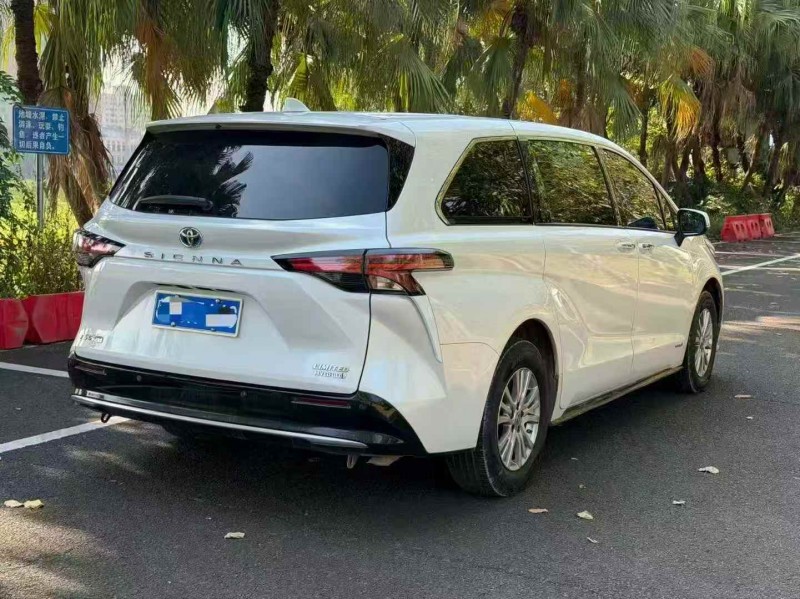 广州22年丰田塞纳8