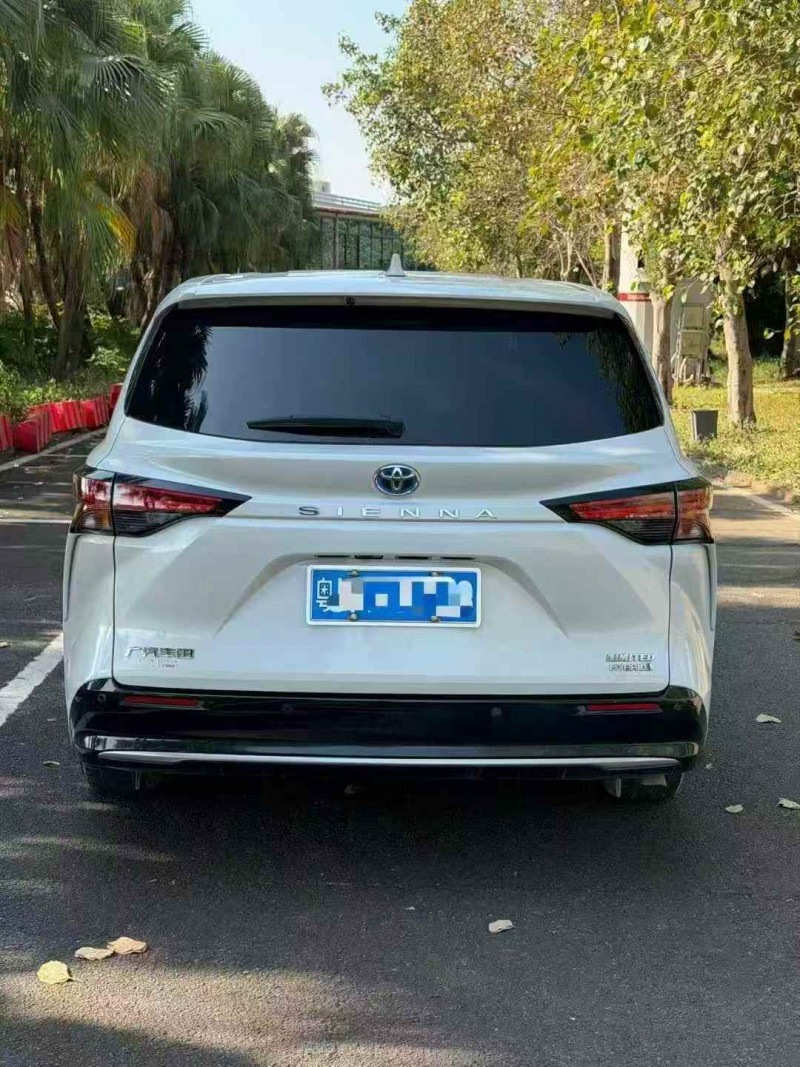 广州22年丰田塞纳9