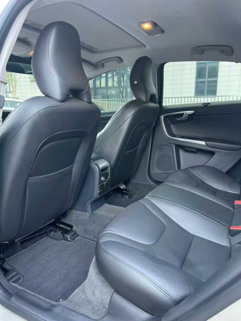 佛山20年沃尔沃S60L5