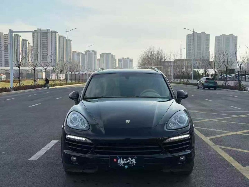 东营11年保时捷卡宴1