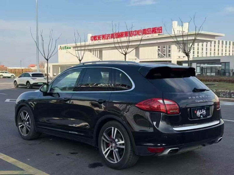 东营11年保时捷卡宴8