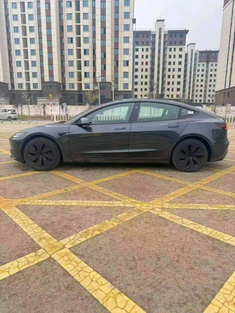 邯郸25年特斯拉MODEL 32