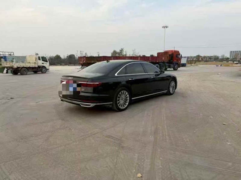 东营22年奥迪A8L8