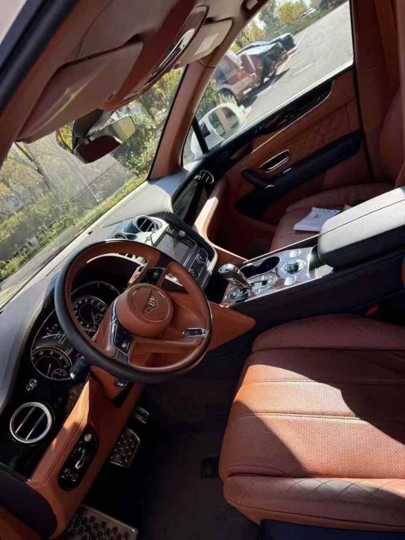 东营18年宾利添越4