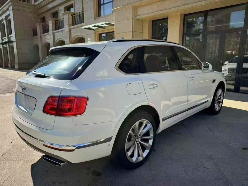 东营18年宾利添越8