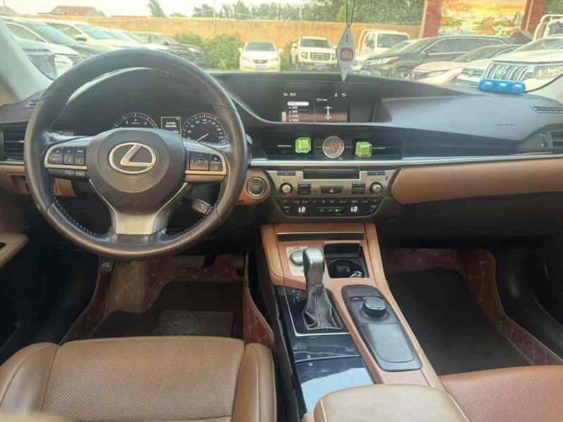 鹤壁16年雷克萨斯ES2