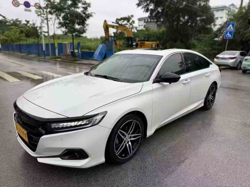 南宁22年本田雅阁3