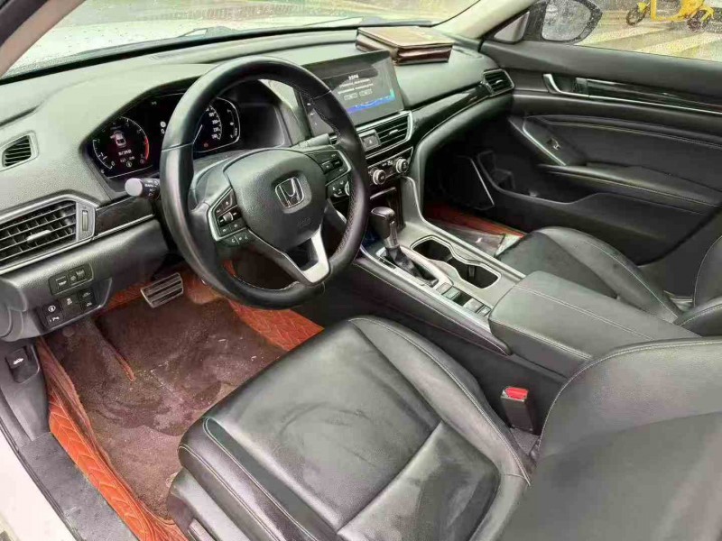 南宁22年本田雅阁4