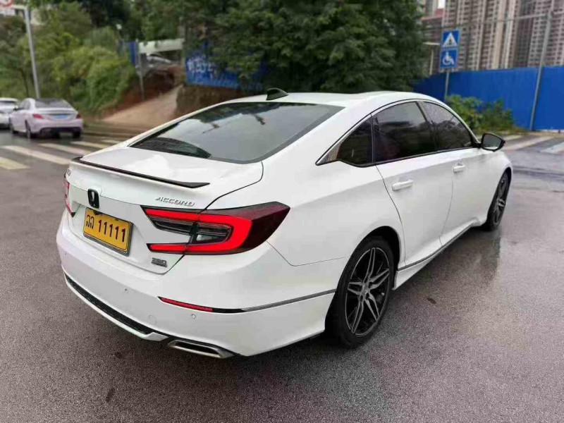 南宁22年本田雅阁8