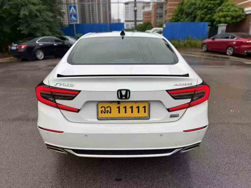 南宁22年本田雅阁9