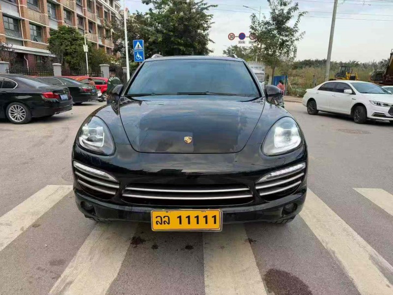 南宁14年保时捷卡宴1