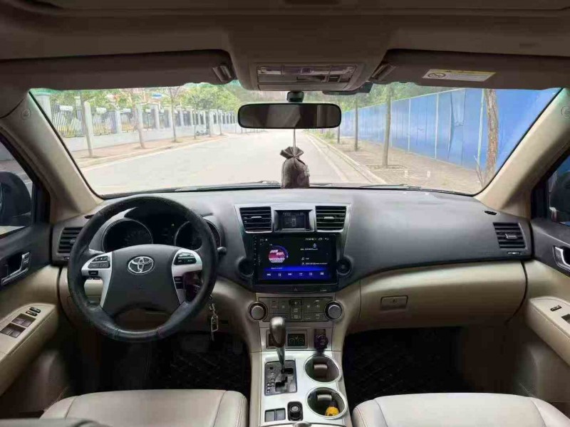 南宁14年丰田汉兰达5