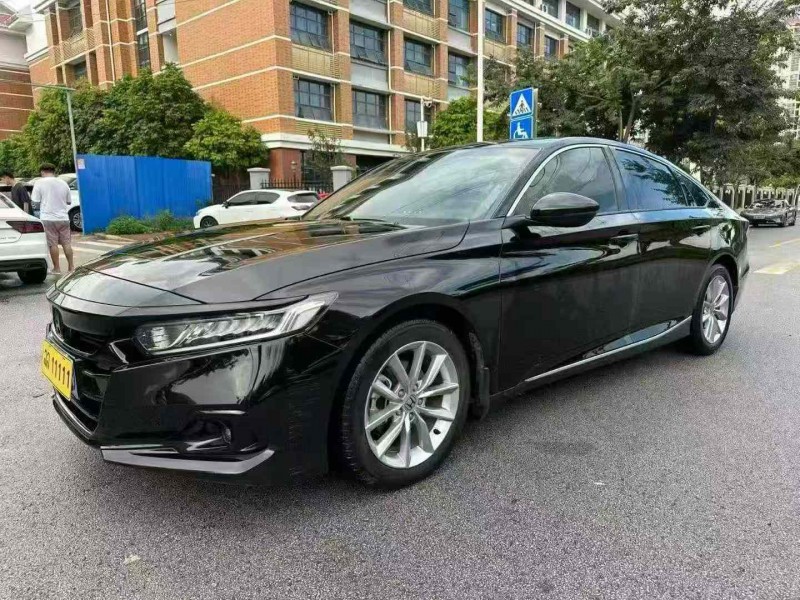 南宁22年本田雅阁3