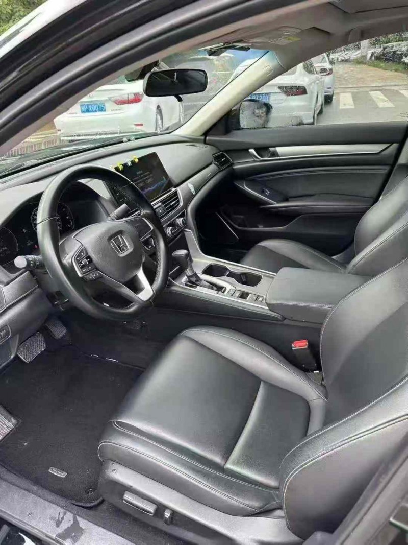 南宁22年本田雅阁4