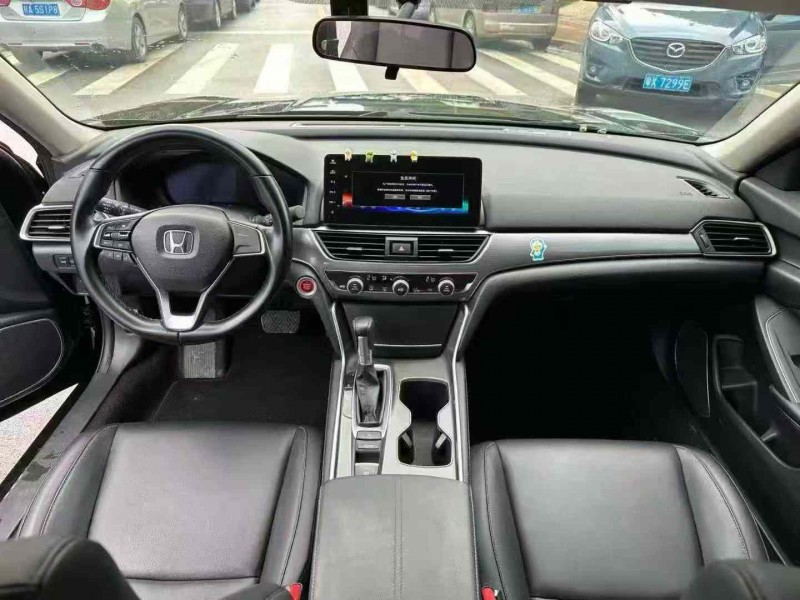 南宁22年本田雅阁5