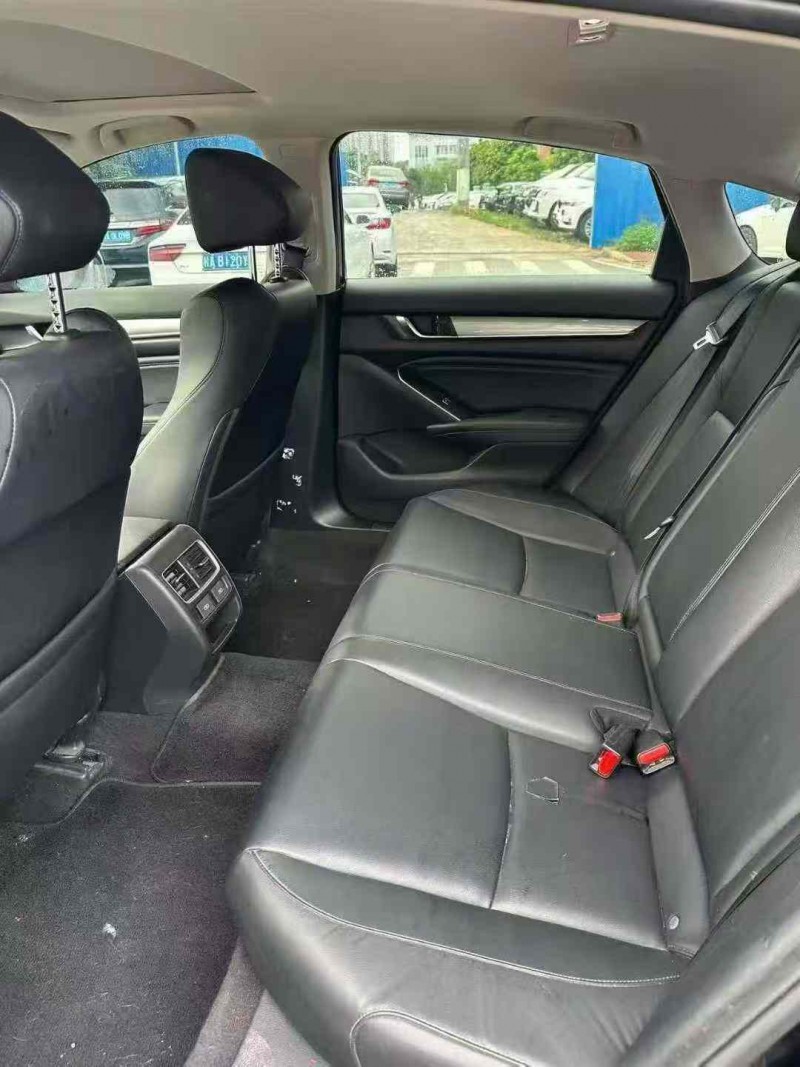 南宁22年本田雅阁6