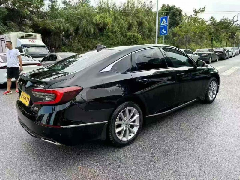 南宁22年本田雅阁7