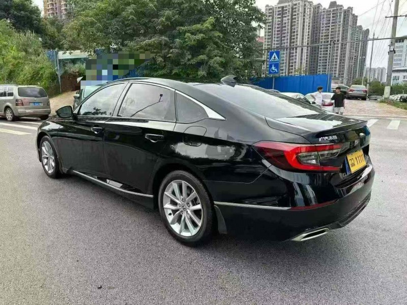 南宁22年本田雅阁8