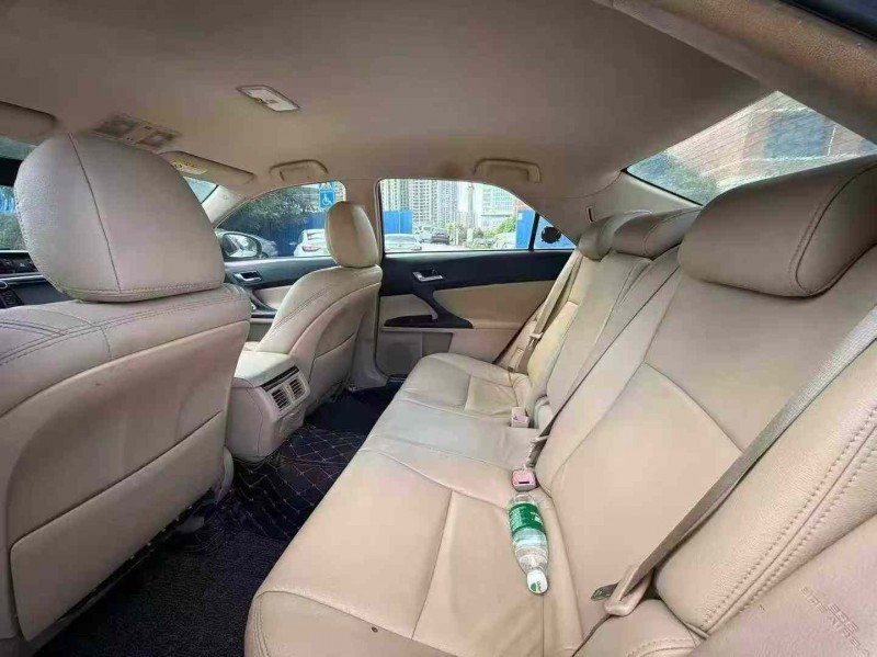 南宁13年丰田锐志6