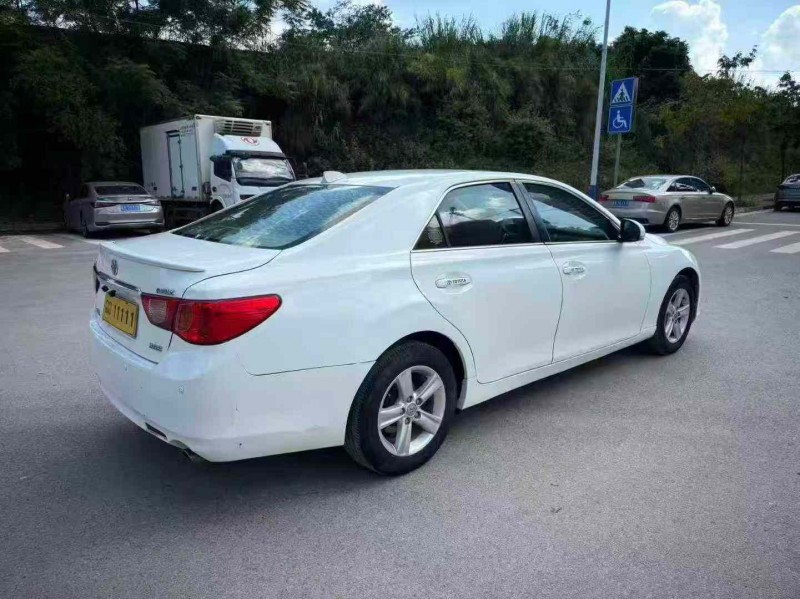 南宁13年丰田锐志7