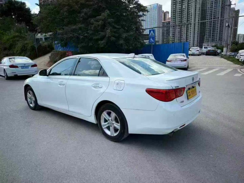 南宁13年丰田锐志8