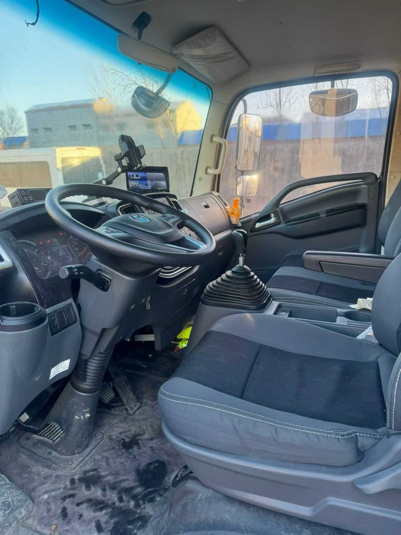 鹤壁23年陕汽德龙8