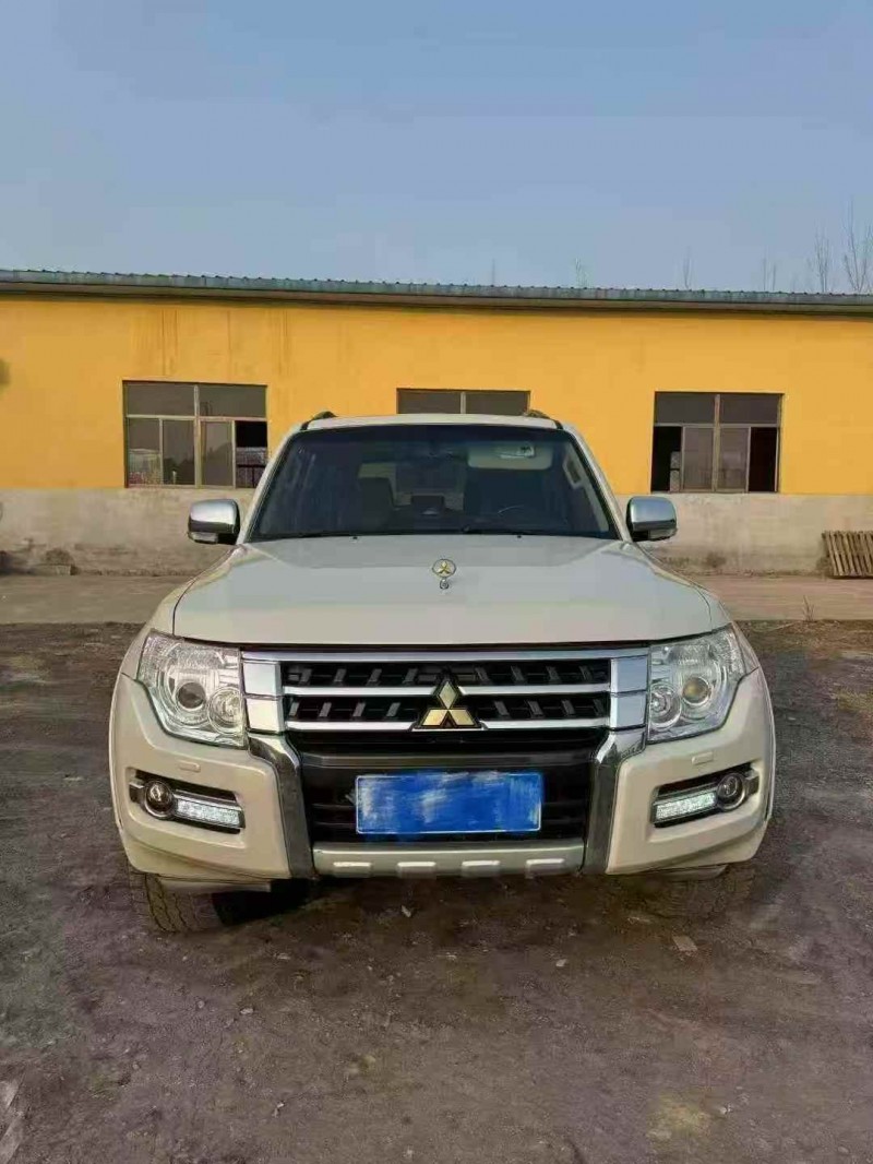 菏泽20年三菱帕杰罗1