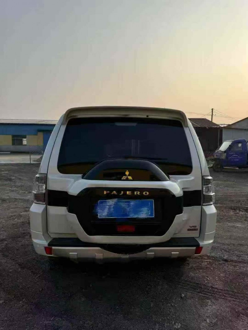 菏泽20年三菱帕杰罗8