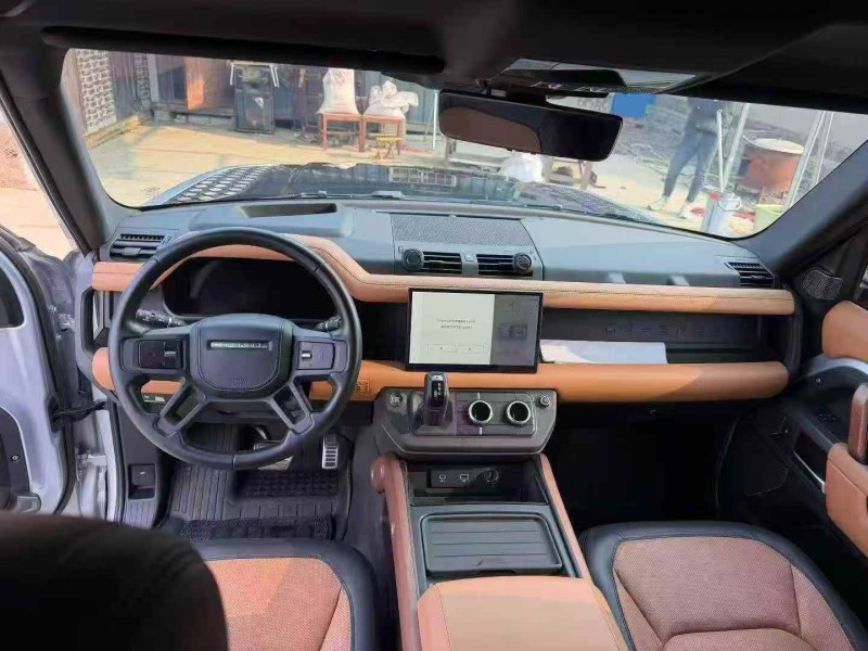 淄博23年路虎卫士4