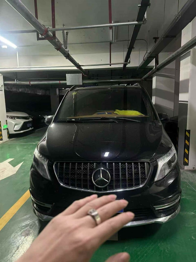 合肥21年奔驰威霆1