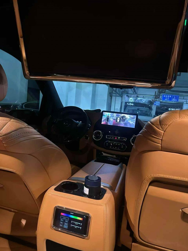 合肥21年奔驰威霆5