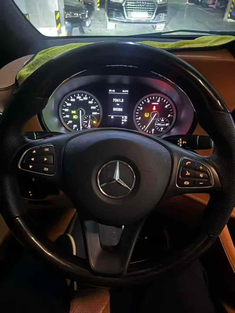 合肥21年奔驰威霆7