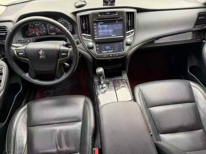 茂名16年丰田皇冠6