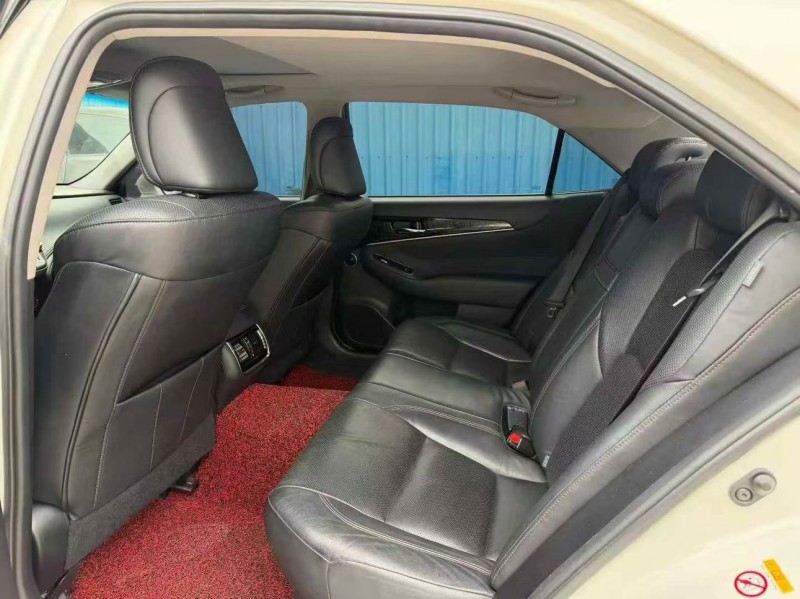 茂名16年丰田皇冠8