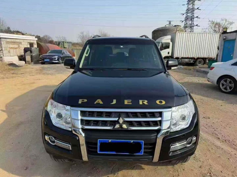 青岛19年三菱帕杰罗1