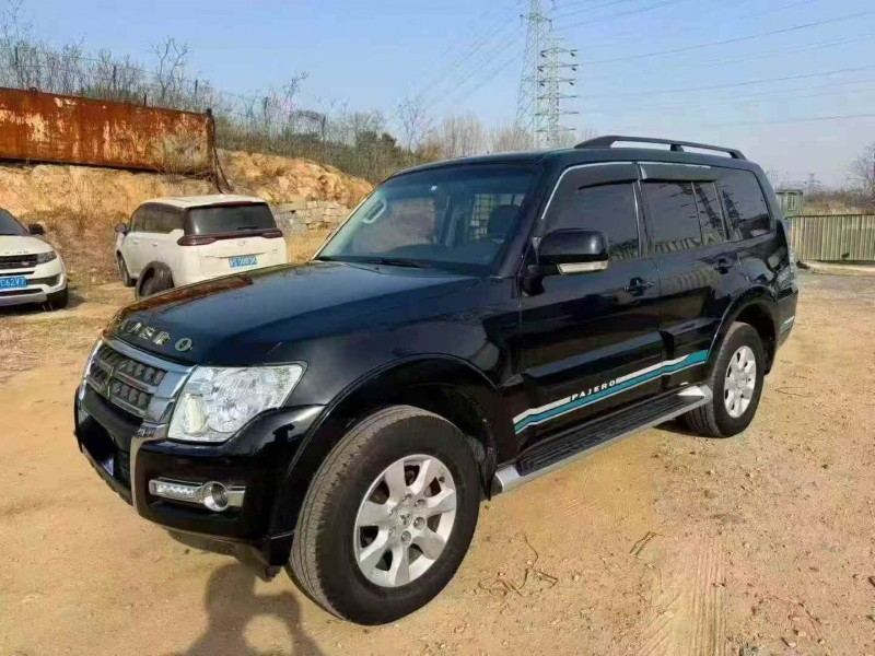 青岛19年三菱帕杰罗2