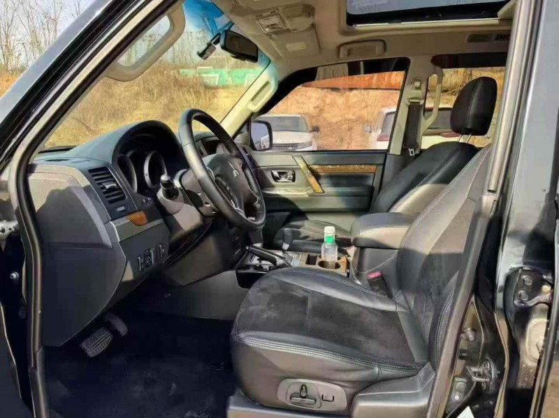 青岛19年三菱帕杰罗4