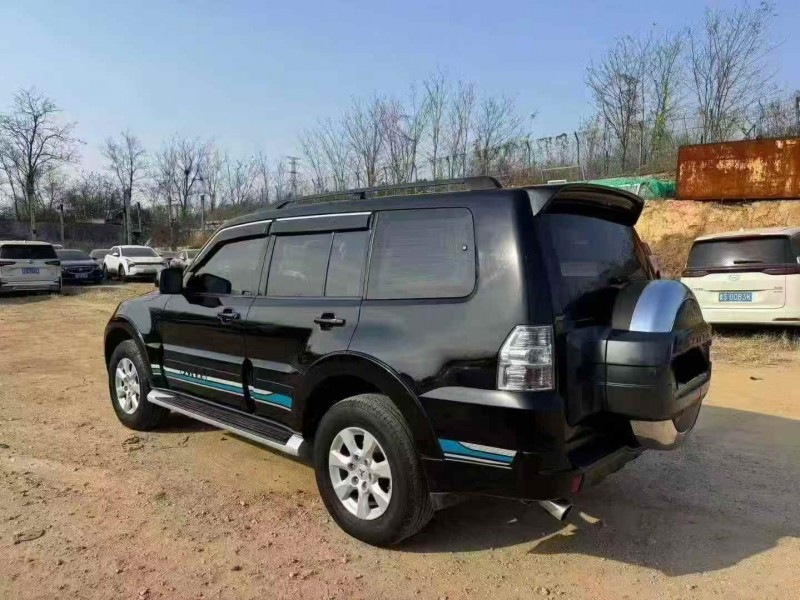 青岛19年三菱帕杰罗8