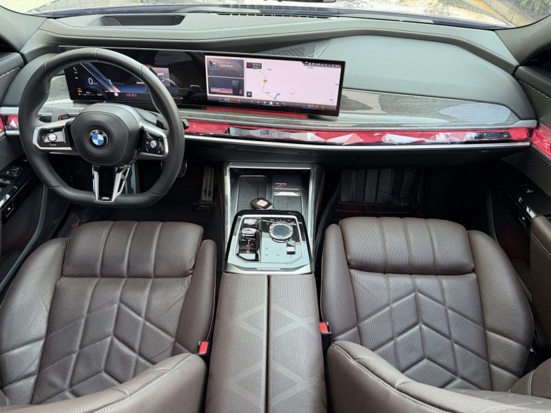 济宁24年宝马7系3