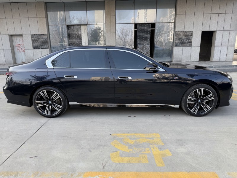 济宁24年宝马7系8