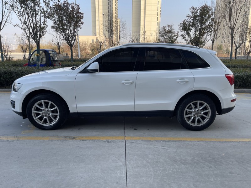 济宁12年奥迪Q58
