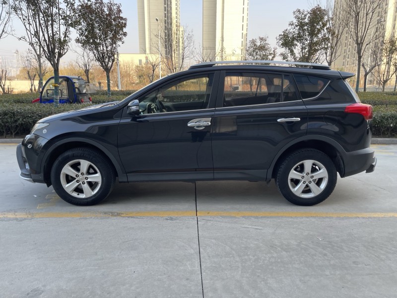 济宁14年丰田RAV47