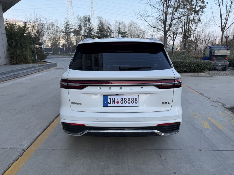 济宁24年吉利星越9